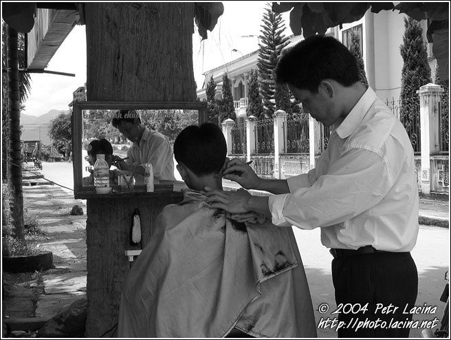 Hairdresser - Vietnam in B&W, Vietnam
