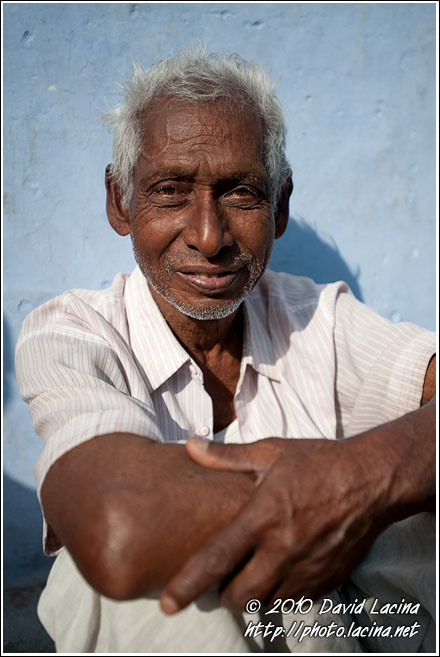 Relaxing On The Street - Jaipur slum dwellers, India