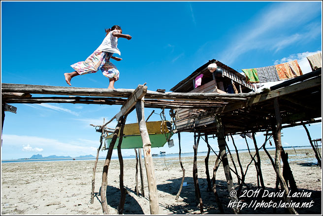 Running Girl - Sea gypsies - Bajau Laut, Malaysia