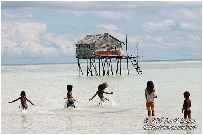 Playing Kids - Sea gypsies - Bajau Laut, Malaysia