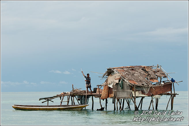 Fixing Boat - Sea gypsies - Bajau Laut, Malaysia