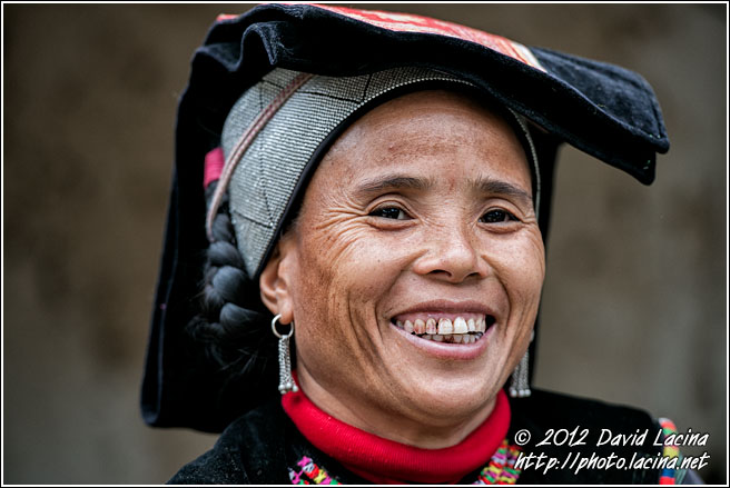 Alo Woman - Tribal Local Market, China